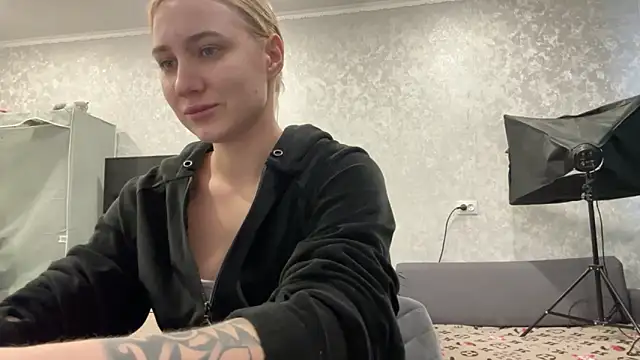 Snapshot of AnneBall chatting on January 18, 11:00 am AnneBall online show from January 18, 11:00 am