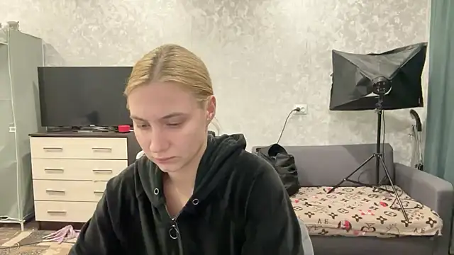 Snapshot of AnneBall chatting on January 22, 5:06 pm AnneBall online show from January 22, 5:06 pm