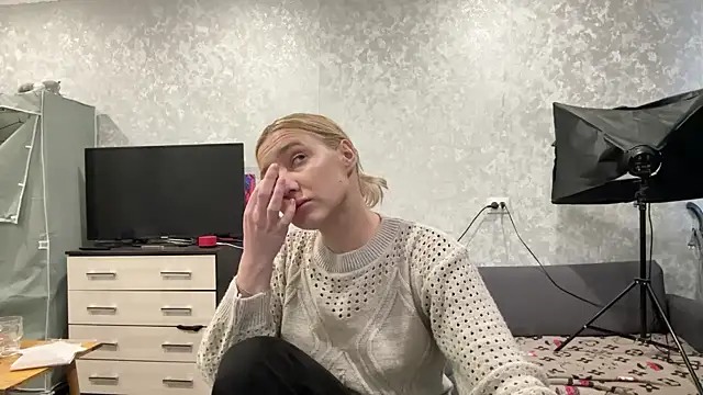 Snapshot of AnneBall chatting on January 25, 12:16 pm AnneBall online show from January 25, 12:16 pm