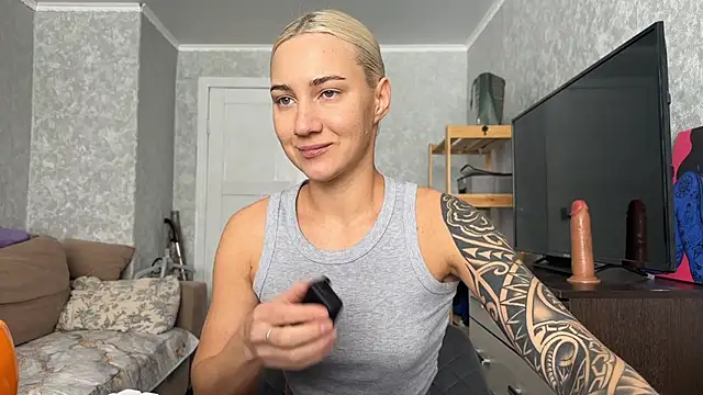 Snapshot of AnneBall chatting on February 12, 9:15 am AnneBall online show from February 12, 9:15 am