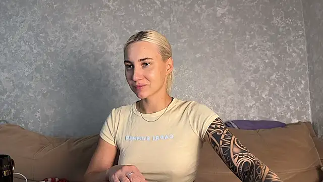 Snapshot of AnneBall chatting on February 16, 12:23 pm AnneBall online show from February 16, 12:23 pm