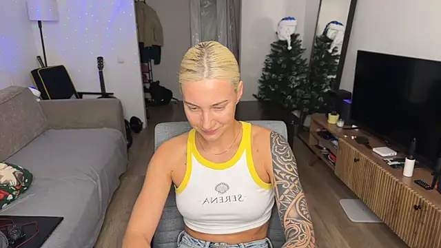 Snapshot of AnneBall chatting on February 18, 6:15 pm AnneBall online show from February 18, 6:15 pm