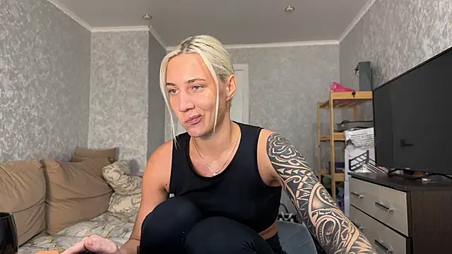 Snapshot of AnneBall chatting on February 23, 4:37 pm AnneBall online show from February 23, 4:37 pm