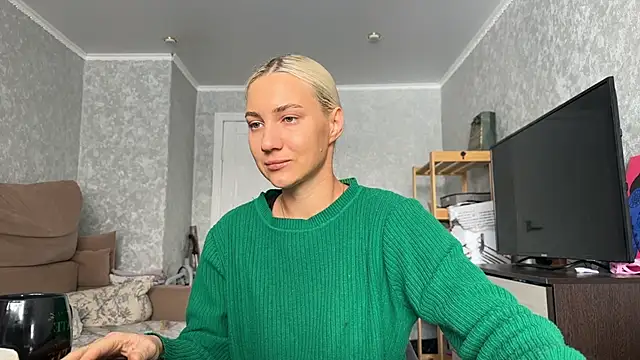 Snapshot of AnneBall chatting on February 24, 8:01 am AnneBall online show from February 24, 8:01 am