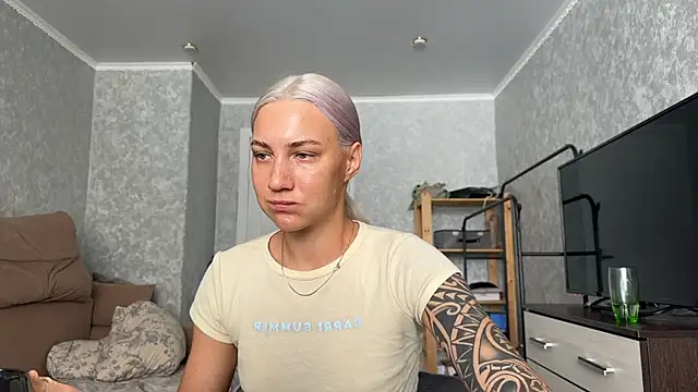 Snapshot of AnneBall chatting on March 1, 7:54 am AnneBall online show from March 1, 7:54 am