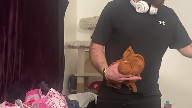 Snapshot of SpunCandy chatting on February 28, 9:27 pm SpunCandy online show from February 28, 9:27 pm