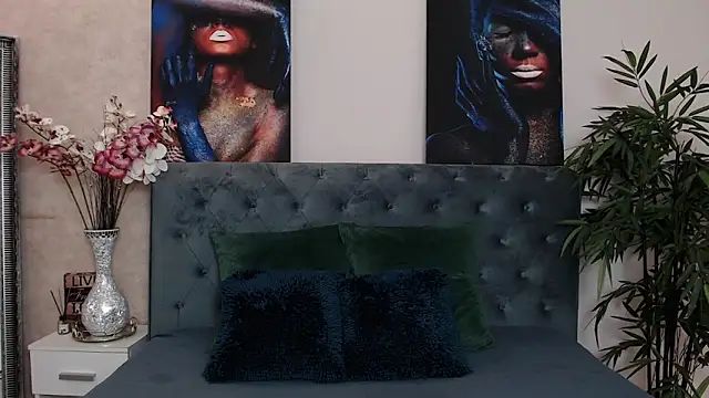 Snapshot of MissJuliax chatting on January 13, 7:00 am MissJuliax online show from January 13, 7:00 am
