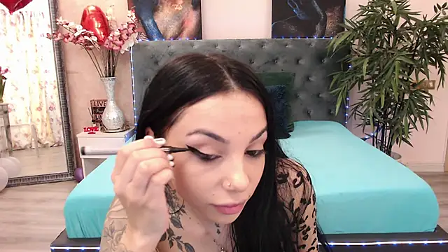 Snapshot of MissJuliax chatting on March 4, 6:47 am MissJuliax online show from March 4, 6:47 am