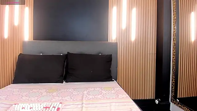 EvaaLovia1 online show from March 6, 1:18 pm