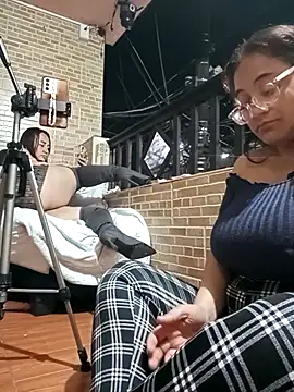 skarleth001 online show from September 27, 4:06 am