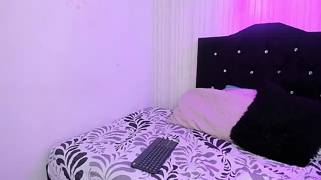 Snapshot of alice_dakota chatting on February 22, 4:18 am alice dakota online show from February 22, 4:18 am