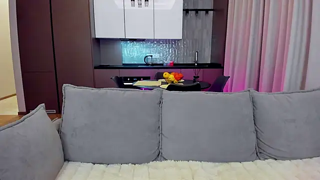 Snapshot of sexyangeloux chatting on December 11, 6:31 pm sexyangeloux online show from December 11, 6:31 pm