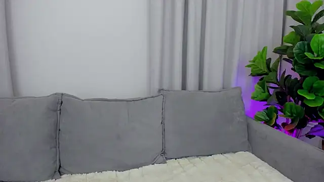 Snapshot of sexyangeloux chatting on March 11, 11:26 pm sexyangeloux online show from March 11, 11:26 pm