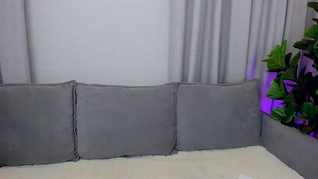 Snapshot of sexyangeloux chatting on March 16, 6:23 pm sexyangeloux online show from March 16, 6:23 pm