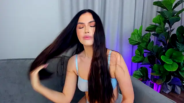 Snapshot of sexyangeloux chatting on October 5, 9:13 pm sexyangeloux online show from October 5, 9:13 pm