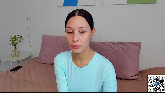 Snapshot of SelenaRousey chatting on April 2, 10:02 am SelenaRousey online show from April 2, 10:02 am