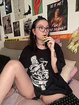 Snapshot of MoonAgnes chatting on July 8, 4:39 am MoonAgnes online show from July 8, 4:39 am