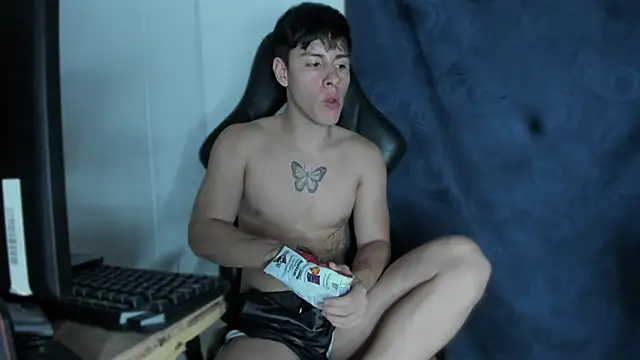 Snapshot of krizia7 chatting on March 15, 3:07 am krizia7 online show from March 15, 3:07 am