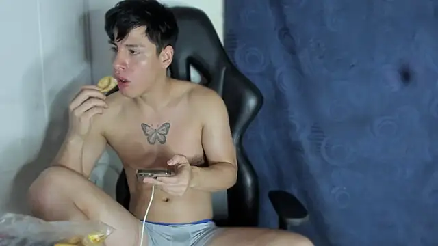 Snapshot of krizia7 chatting on March 22, 12:49 am krizia7 online show from March 22, 12:49 am