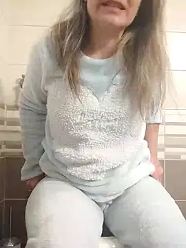 Snapshot of Dark_Angel_22 chatting on February 25, 6:12 am Dark Angel 22 online show from February 25, 6:12 am