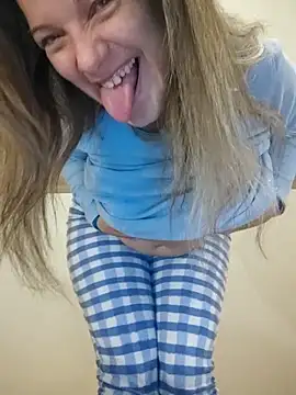 Snapshot of Dark_Angel_22 chatting on March 3, 5:35 am Dark Angel 22 online show from March 3, 5:35 am