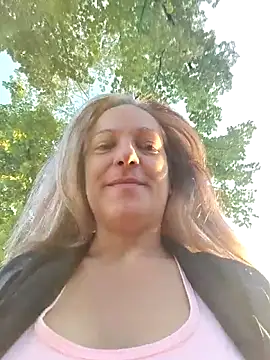 Snapshot of Dark_Angel_22 chatting on June 18, 4:35 am Dark Angel 22 online show from June 18, 4:35 am