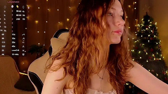 Snapshot of AliseVine chatting on December 11, 6:20 pm AliseVine online show from December 11, 6:20 pm