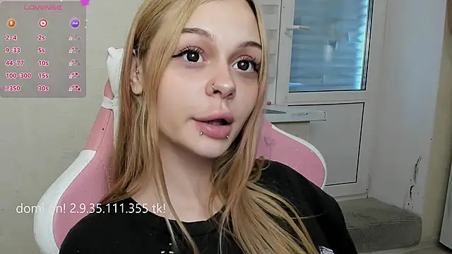 Snapshot of shy_melony chatting on June 15, 10:50 am shy melony online show from June 15, 10:50 am
