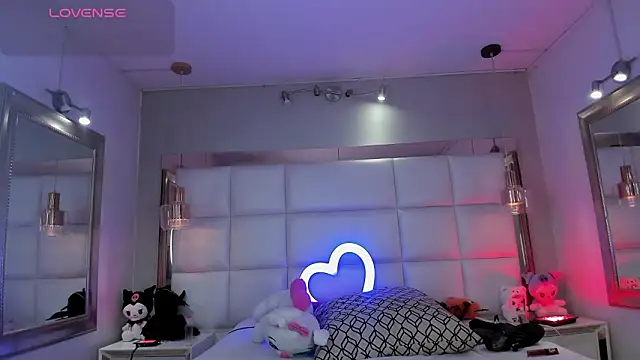 Snapshot of Palmer-Foster chatting on February 10, 9:19 pm Palmer-Foster online show from February 10, 9:19 pm