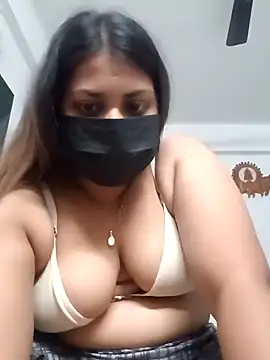 Hotmilfxox online show from December 14, 6:09 pm