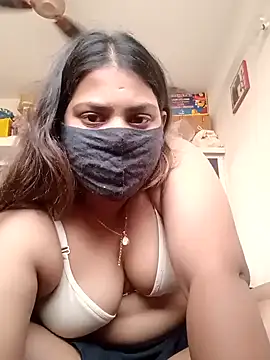 Hotmilfxox online show from December 18, 11:13 am