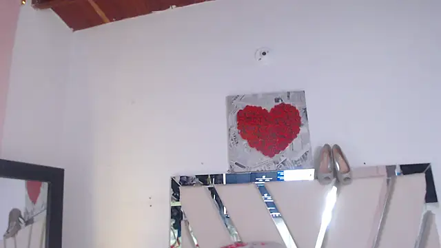 Snapshot of Amara_Red chatting on May 15, 11:17 am Amara Red online show from May 15, 11:17 am