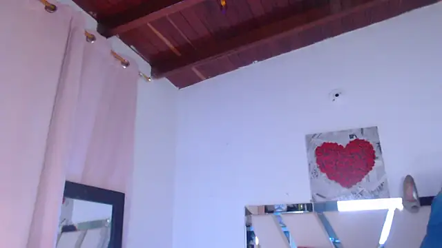 Snapshot of Amara_Red chatting on May 27, 11:18 am Amara Red online show from May 27, 11:18 am