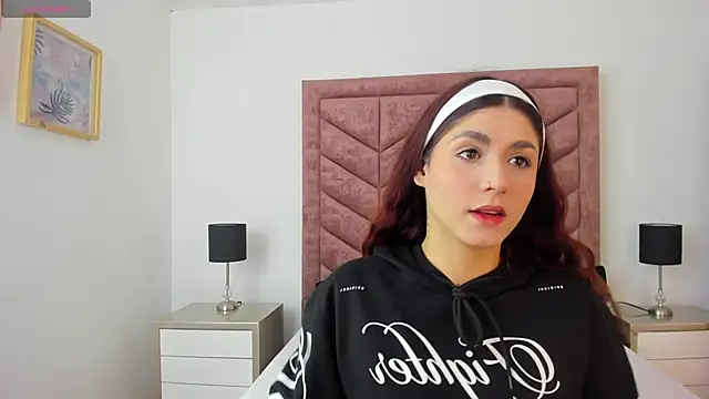 Snapshot of AnnyCherry_ chatting on February 20, 8:53 pm AnnyCherry online show from February 20, 8:53 pm