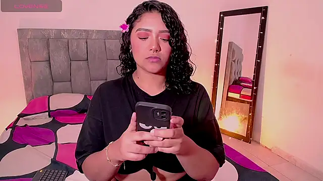 DIANEE 01 online show from March 25, 9:54 pm