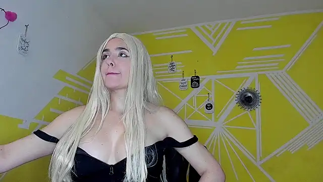 Nikolle Rouss online show from October 31, 4:35 am