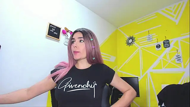 Nikolle Rouss online show from February 10, 6:17 am