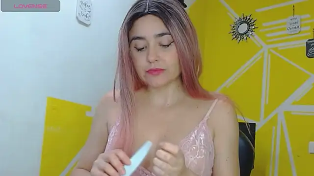 Snapshot of Nikolle_Rouss chatting on March 31, 5:46 pm Nikolle Rouss online show from March 31, 5:46 pm