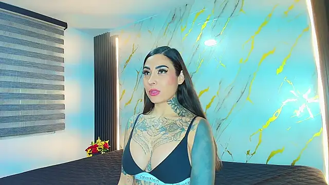 Snapshot of EmiliMontero chatting on June 26, 1:10 am EmiliMontero online show from June 26, 1:10 am
