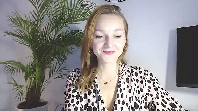 Snapshot of AliciaDesire chatting on January 19, 7:12 am AliciaDesire online show from January 19, 7:12 am