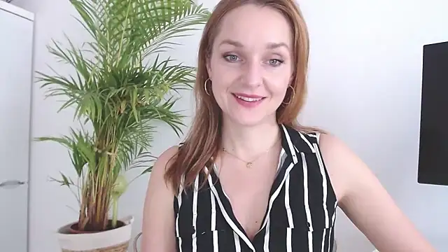 Snapshot of AliciaDesire chatting on February 2, 2:16 pm AliciaDesire online show from February 2, 2:16 pm