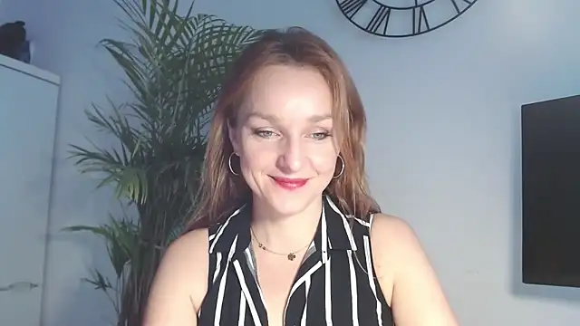 Snapshot of AliciaDesire chatting on February 3, 7:13 am AliciaDesire online show from February 3, 7:13 am