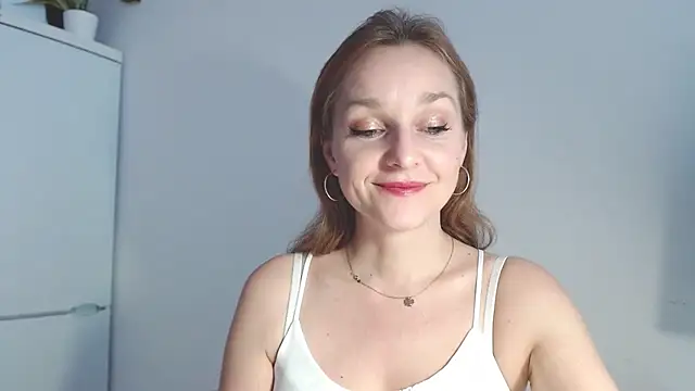 Snapshot of AliciaDesire chatting on February 9, 2:21 pm AliciaDesire online show from February 9, 2:21 pm