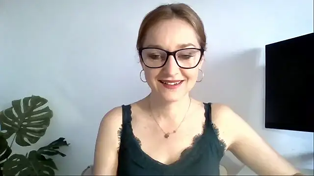 AliciaDesire online show from March 13, 6:53 am