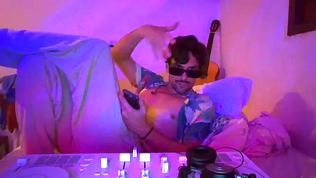 couplemilk online show from February 3, 1:37 am