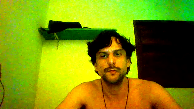 Snapshot of couplemilk chatting on May 18, 4:18 am couplemilk online show from May 18, 4:18 am