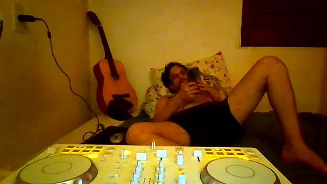 Snapshot of couplemilk chatting on June 2, 2:35 am couplemilk online show from June 2, 2:35 am