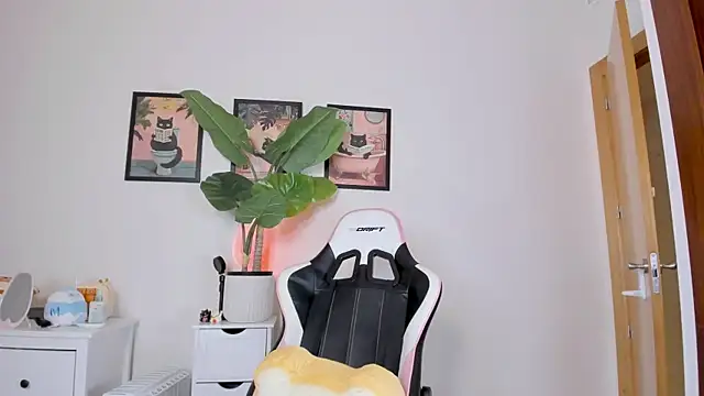 Adriennesexxx online show from February 8, 9:07 pm