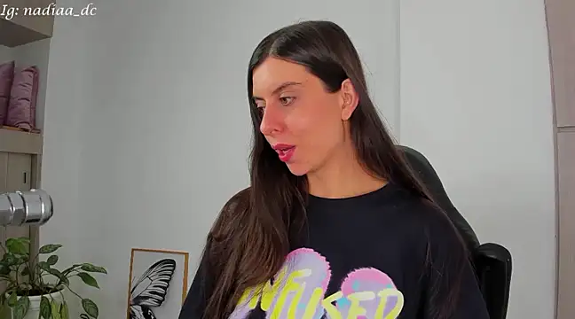 Snapshot of Nadiaa_ chatting on February 15, 3:31 am Nadiaa online show from February 15, 3:31 am