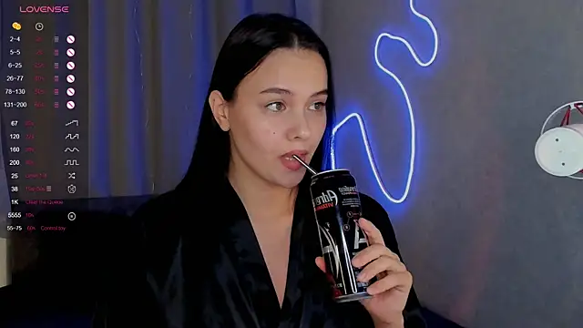 Snapshot of _Sweetie_ chatting on February 8, 3:42 pm Sweetie online show from February 8, 3:42 pm